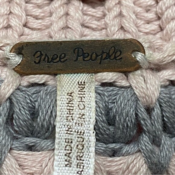 Free People Sweater Women’s Size Medium Pink Gray At The Beach Striped Sweater - Picture 9 of 13